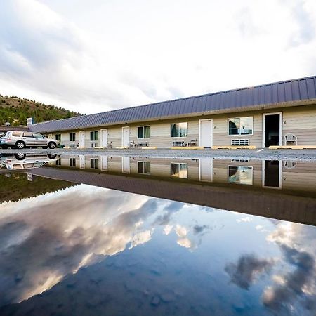 Oyo Riverside Inn John Day Or Exteriör bild