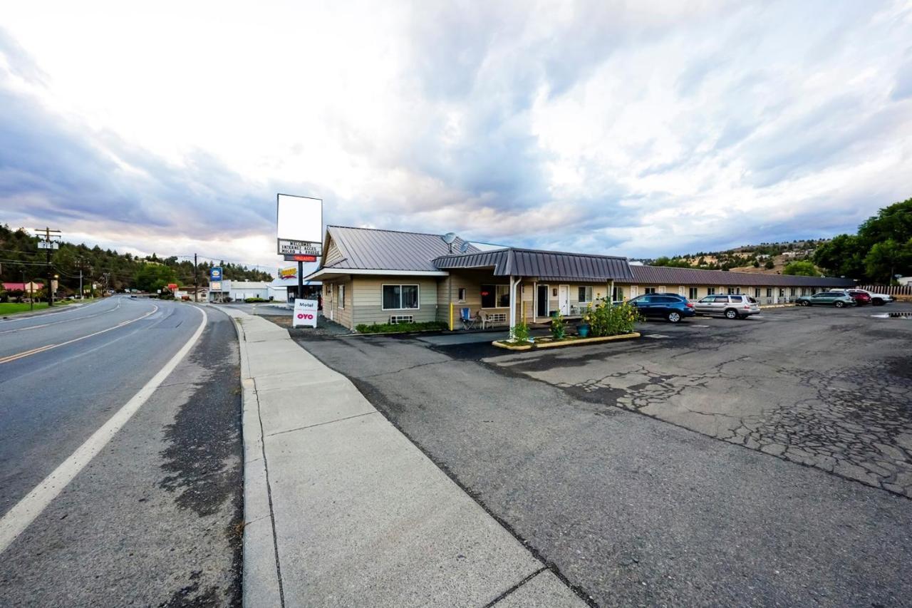 Oyo Riverside Inn John Day Or Exteriör bild